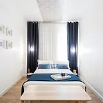 Airport Suites Apartment *